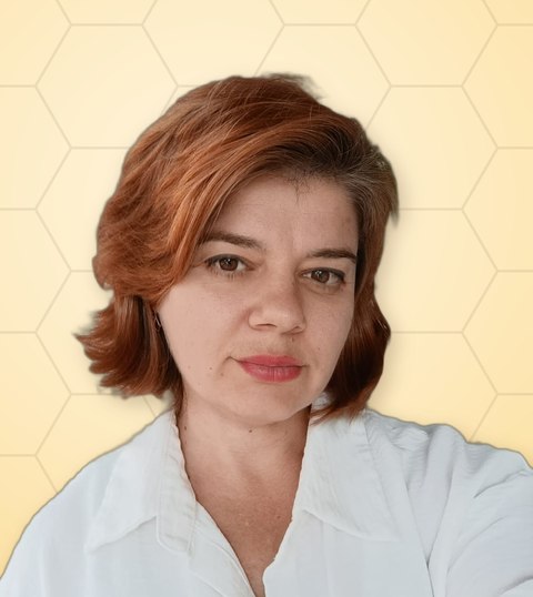 Хани, руководитель сада — портрет